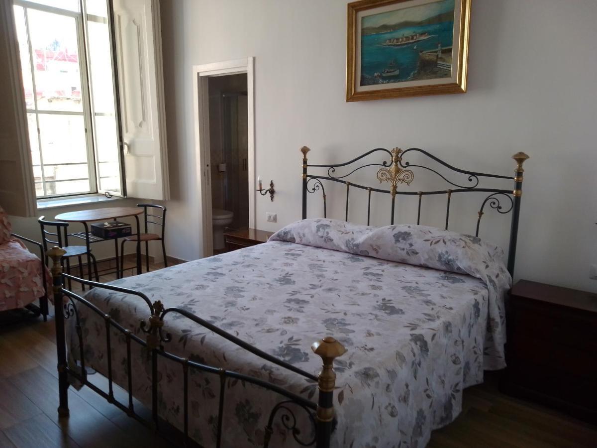 B&B Palazzo Sersale Napoli Extérieur photo