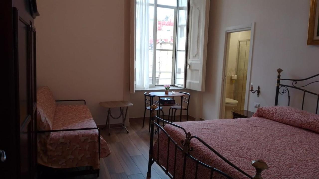 B&B Palazzo Sersale Napoli Extérieur photo