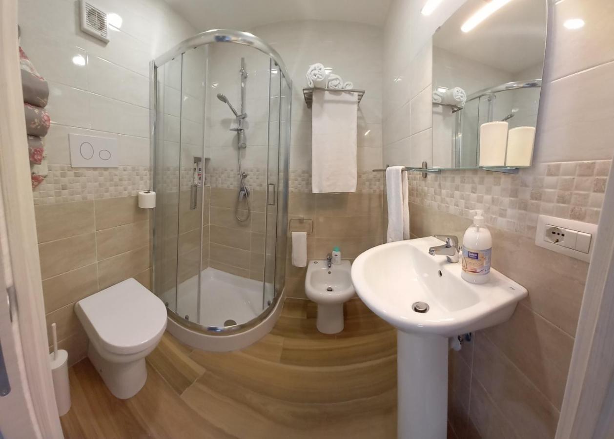 B&B Palazzo Sersale Napoli Extérieur photo