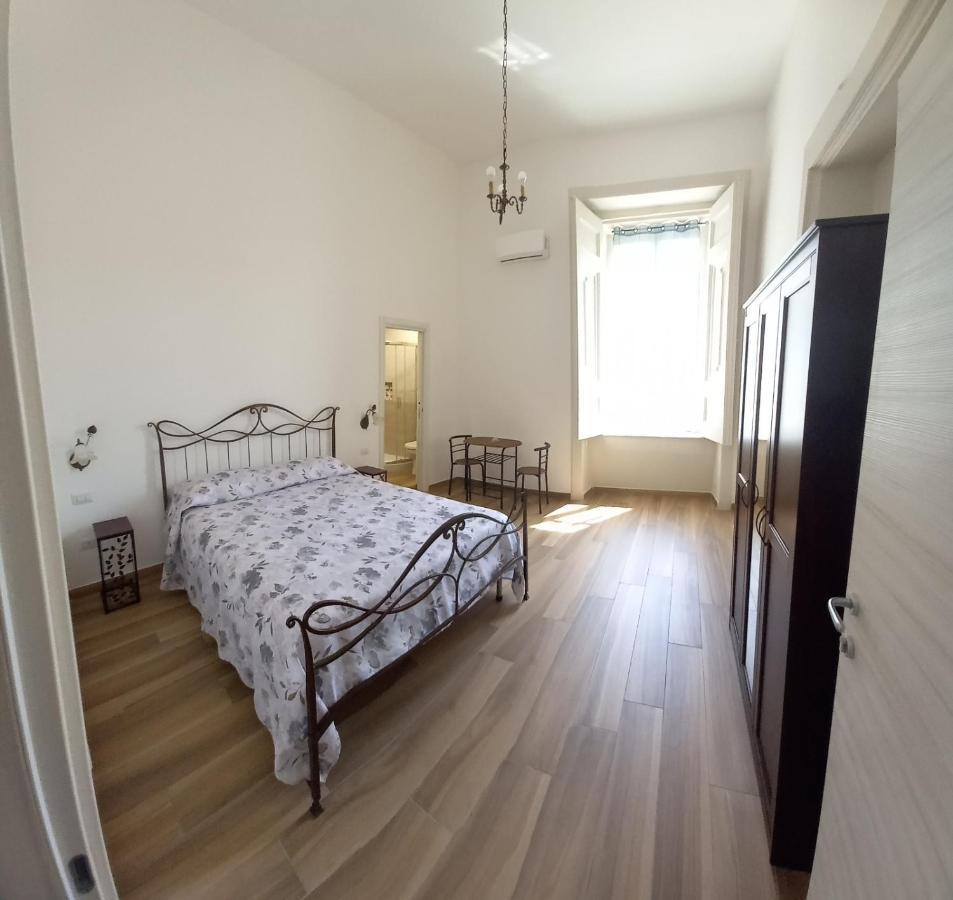B&B Palazzo Sersale Napoli Extérieur photo