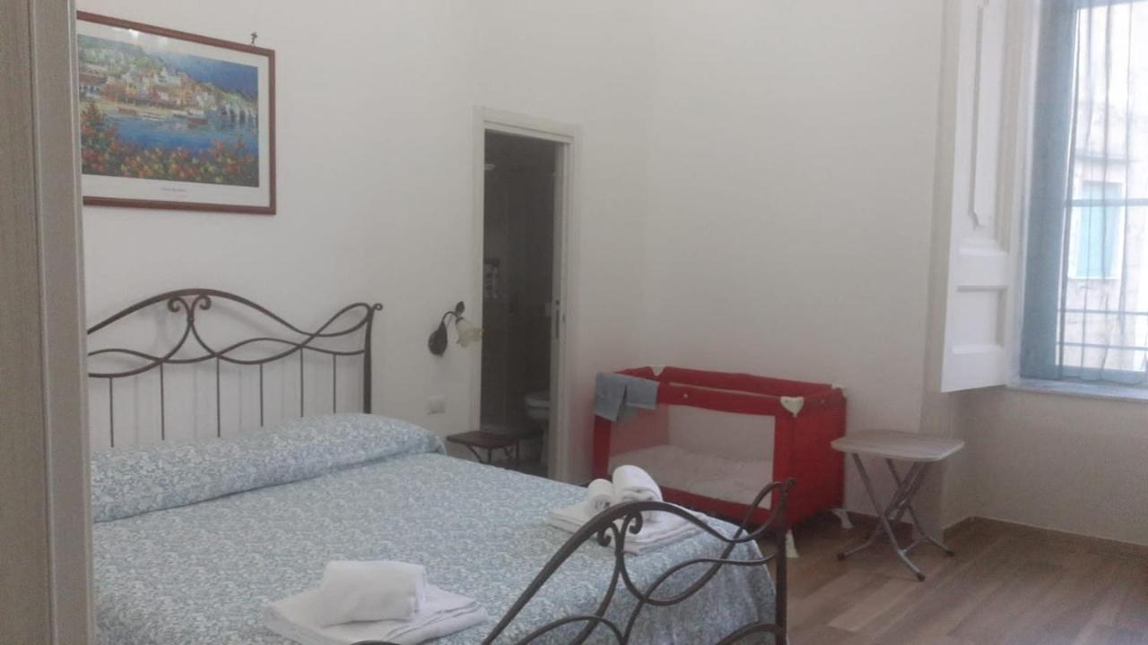 B&B Palazzo Sersale Napoli Extérieur photo