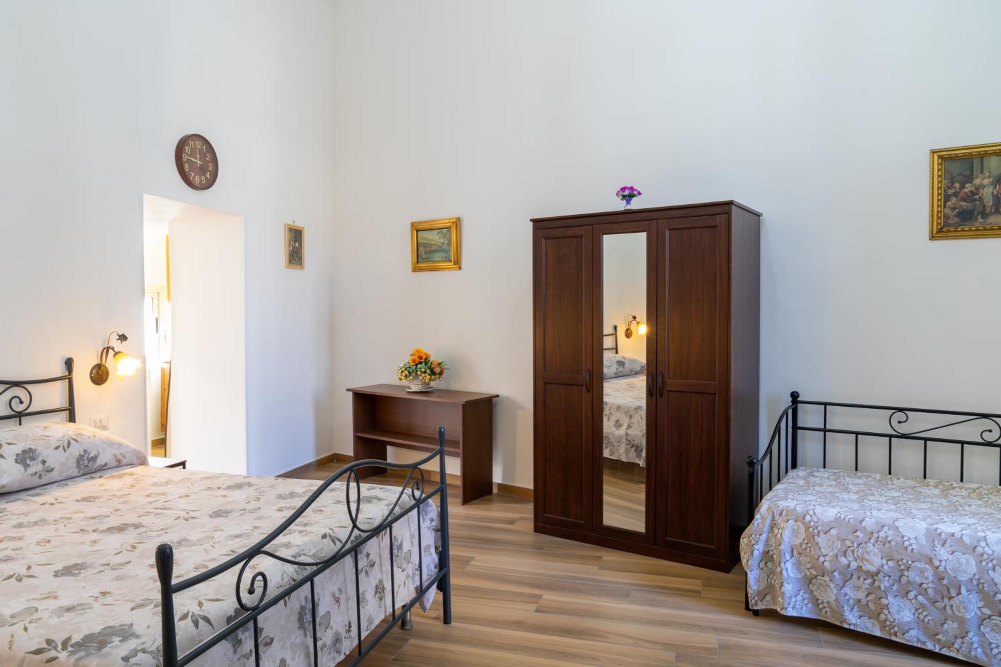 B&B Palazzo Sersale Napoli Extérieur photo