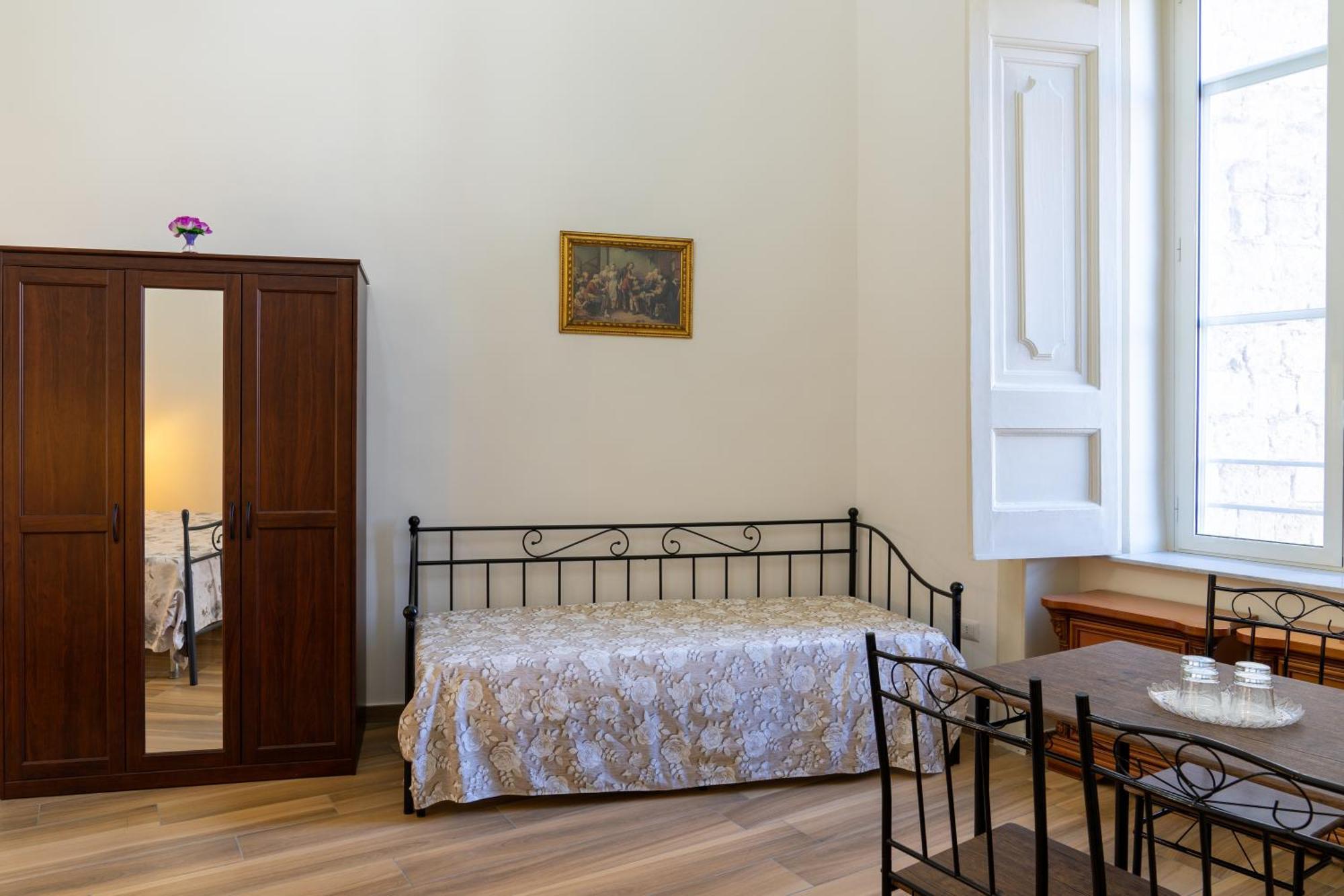 B&B Palazzo Sersale Napoli Extérieur photo