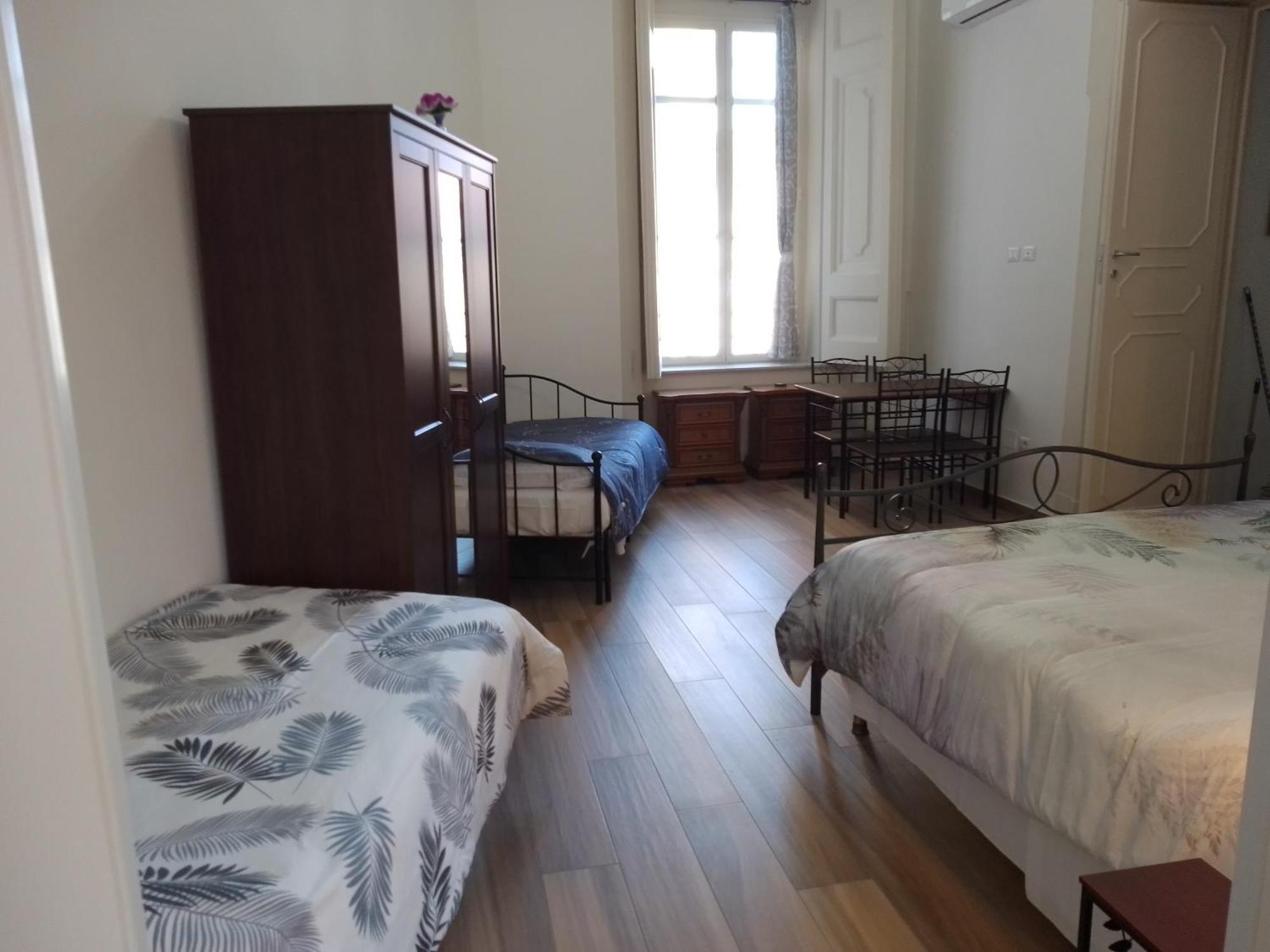B&B Palazzo Sersale Napoli Extérieur photo